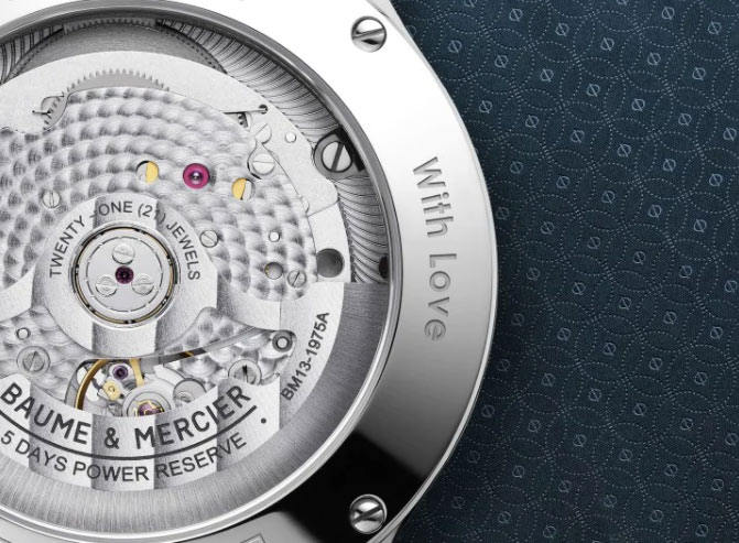 Dal sito degli orologi Baume & Mercier: il retro personalizzabile